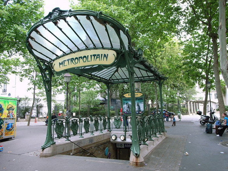 06.4 Hector Guimard - Entrée de métro Abbesses (édicule ouvert à fond carré).jpg