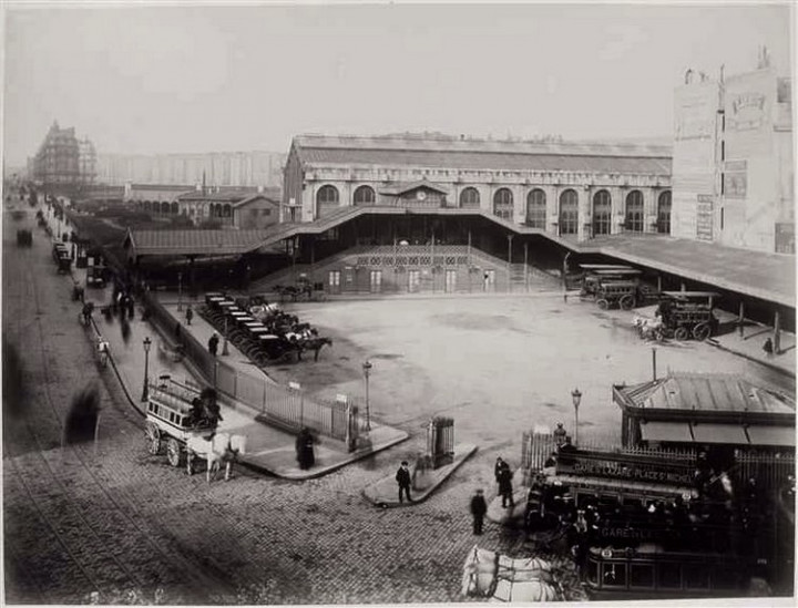 Vieux paris - Gare Saint Lazare Cour de Rome, mars 1885.jpg